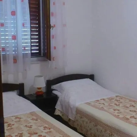 Ferienwohnung Fuer 5 Personen Ca 60 Qm In Srima, Dalmatien Norddalmatien - B60472 * Srima