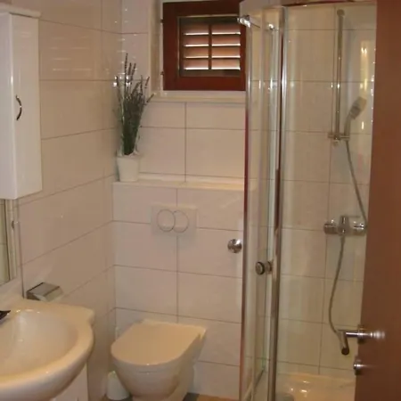 Ferienwohnung Fuer 5 Personen Ca 60 Qm In Srima, Dalmatien Norddalmatien - B60472