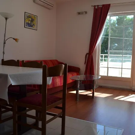 Apartamento Ferienwohnung Fuer 5 Personen Ca 60 Qm In Srima, Dalmatien Norddalmatien - B60472